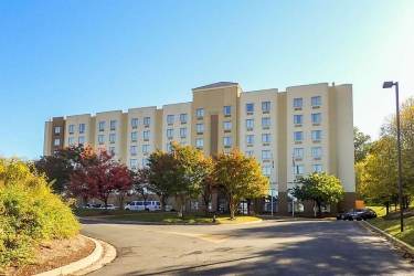 Holiday Inn Express Hotel Cruise Parking - Image 1 of 3