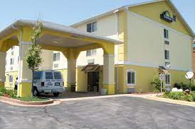 Days Inn by the Wyndham MCI - Image 1 of 4