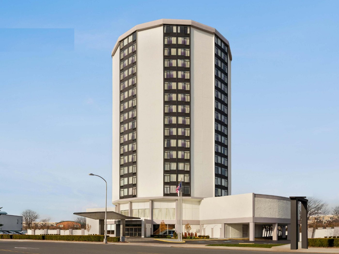 Holiday Inn Philadelphia Airport Parking - Image 1 of 3