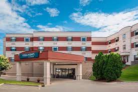 Royle Hotel Milwaukee Airport - Image 1 of 3