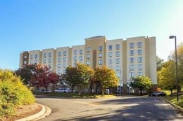 Parking at Holiday Inn Express Hotel Cruise Parking