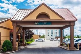 Parking at Buffalo Quality Inn