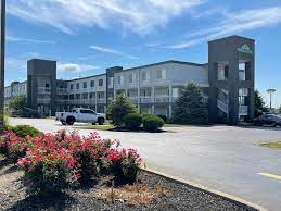 Parking at Baymont by Wyndham North