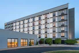 Parking atComfort Inn and Suites Buffalo near Buffalo Airport Parking