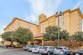 Parking atLa Quinta Inn & Suites San Antonio near San Antonio Airport Parking