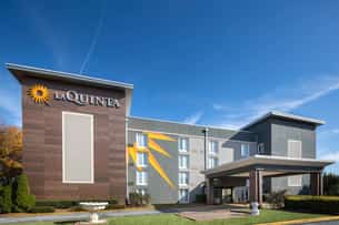 Parking atLa Quinta Inn and Suites ATL near Atlanta Airport Parking