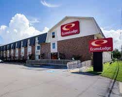 Parking atMSY Red Roof Inn Kenner near New Orleans Airport Parking