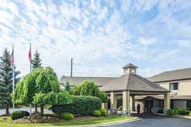 Parking atBaymont by Wyndham Belleville DTW Airport Hotel near Detroit Airport Parking