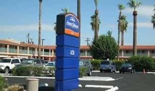 Parking atHoward Johnson - PHX near Phoenix Sky Harbor Airport Parking