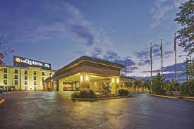 Parking at La Quinta Inn and Suites by Wyndham BWI near Baltimore Airport Parking