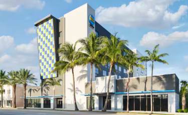 Parking atTru by Hilton Port Everglades Valet near Port Everglades