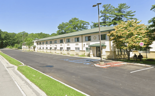 Parking atBaymont by Wyndham Latham Albany near Albany Airport Parking - Image 1