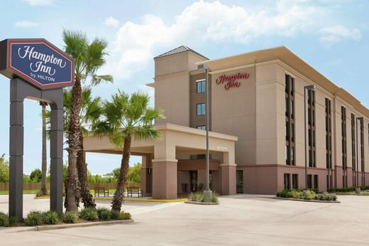 Parking at Hampton Inn Houston Hobby near Houston Hobby Airport Parking