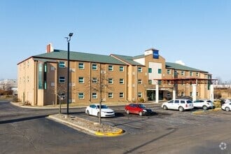 Parking at Wyndham Garden Romulus DTW near Detroit Airport Parking