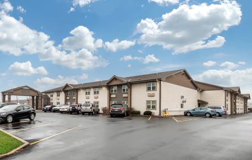 Parking at Econolodge MKE near Milwaukee Airport Parking