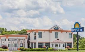 Parking at Days Inn by the Wyndham near Bradley Airport Parking