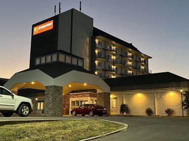 Parking at Orangewood Inn and Suites MCI