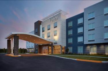 Parking at Fairfield Inn & Suites Indianapolis Plainfield