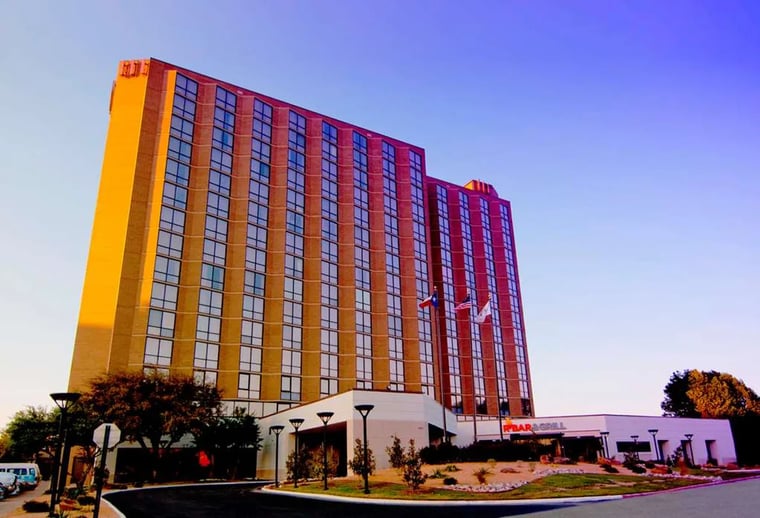 Parking at P1217 Hilton Arlington AT&T